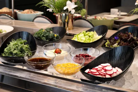 Wyndham Garden Urumqi  Hotel(Innovation Square) Отели рядом с достопримечательностью «Xinjiang University of Engineering (Tianjin Road Campus)»