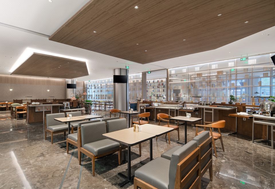 다싱 국제공항 터미널 내부 호텔 복도