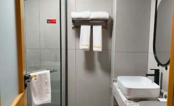 Jingwei Hotel (Mao Ancient Qiang City)