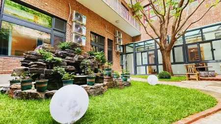 Love Home Homestay Отели рядом с достопримечательностью «National Defense Art District»