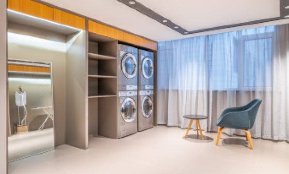 Home Inn Business Hotel (Xizhaosi Street Branch, Guangqumen Inner Subway Station, Beijing)