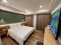 浮逸旅館-台中文心中清館 快樂鳥網路電競館 水湳經貿店附近的飯店