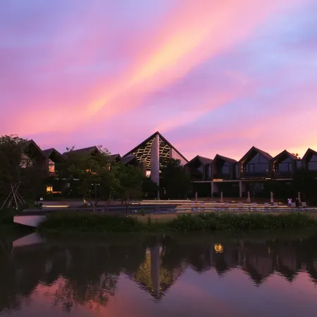 The Lucid Resort Deqing