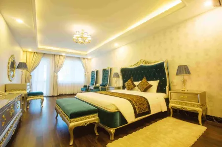 Anh Nguyet Hotel Отели рядом с достопримечательностью «Tượng Đài Trần Văn Thời»