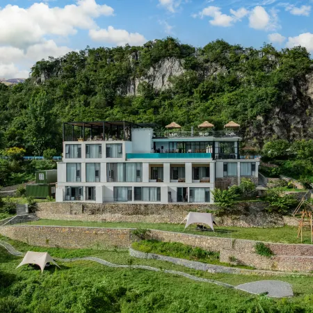 Yunxi Waterfall Viewing Cliffside Homestay, Guanling