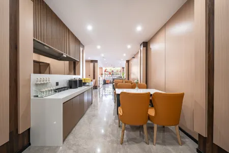 Zhenzhu Hotel Отели рядом с достопримечательностью «Shanghai Jian Qiao University»