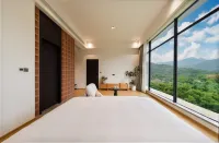 Guilai・Hutiaoxia Gorge Art Gallery Hotel
