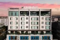 Huazhou Hotel Jianshui Ancient City Shop Hotels in Jianshui People's Government/Excursion Train