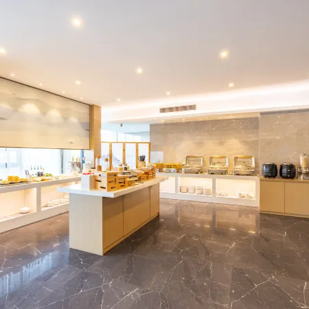 Qingmu Platinum Hotel (Danyang High-Speed Railway Station Wuyue Plaza)