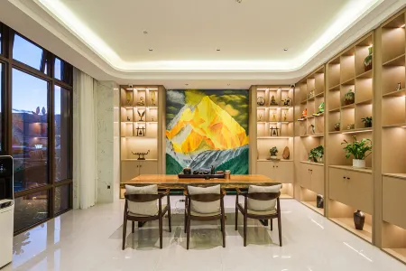 Floral Hotel·Bellaire Hotel Отели рядом с достопримечательностью «Miles Corridor»