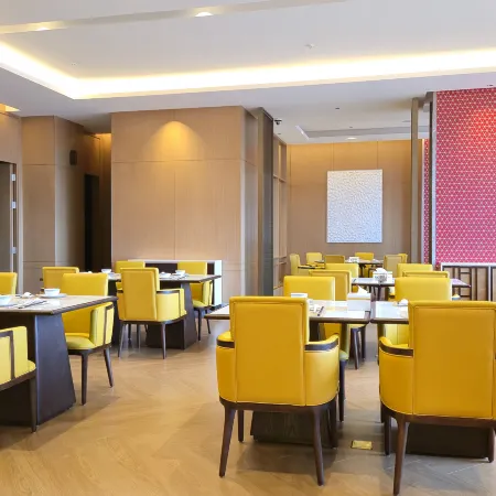 FUNG YUET RESORT HOTEL Отели рядом с достопримечательностью «Памятник «Золотой лев»»