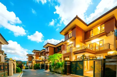 Fogangle Valley Phoenix Hot Spring Slide Pool Villa Отели рядом с достопримечательностью «Tangtang Ancient Dwellings»