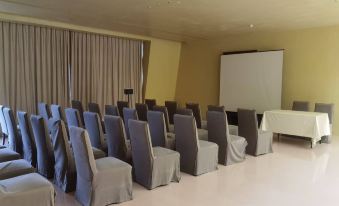 Time River·Neverland Hotel