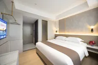 Holiday Inn Golden Hyatt (Yanji Yanbian University Department Store) Hotels in Yanji