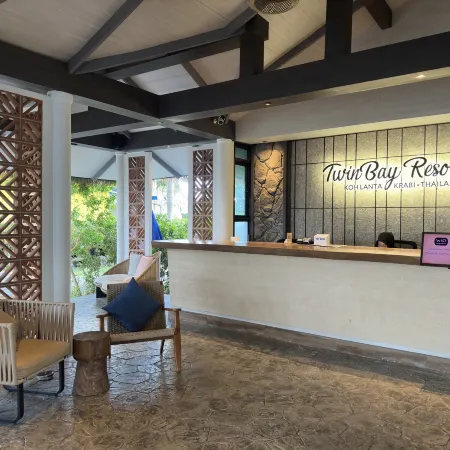 Twin Bay Resort Koh Lanta Отели рядом с достопримечательностью «Залив Кантьянг»