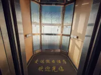 Qiqi Haryuda Holiday Hotel (Zhonghuan Plaza Dashang Xinmat Branch) - 2 Yıldız