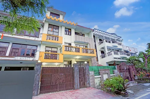 Hotel Ashray Noida - Pensions