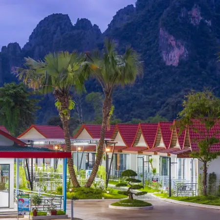 Ruby Mountain View Resort Vang Vieng Отели рядом с достопримечательностью «Храм Kang»