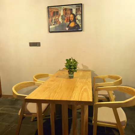 Beehome  Hostel