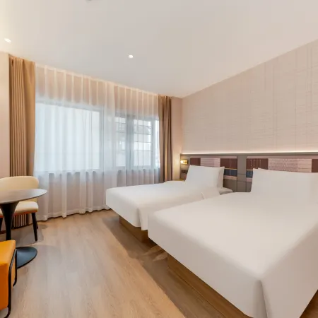 Homeinn Plus Hotel (Shanghai Nanjing Road Pedestrian Street)
