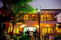 Baanphet Sukphrom Wang Nam Khiao - Homestays