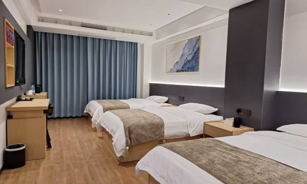 Mingjing Zehui Hotel (Zhangjiajie Eternal Love Scenic Area)