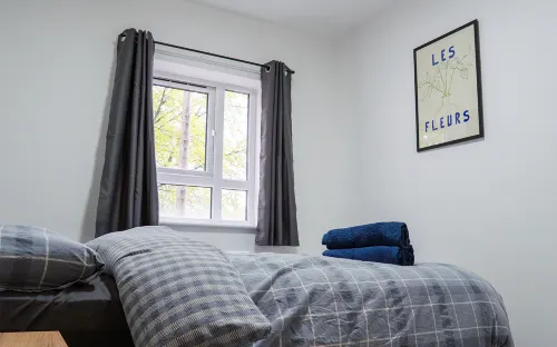 Stunning Modern 3 Bed, 2 Bedroom Apartment - Secure Parking - Close to Manchester City Centre