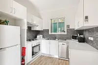 Private Rooms – Easy Access to Shops & Transport