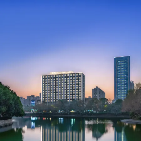 Jinjiang Inn Select (Jiaxing Nanhu Convention and Exhibition Center,Jiaxing Collage,Yaohan) Отели рядом с достопримечательностью «Спортивный зал Цзясин (Голубая грязь)»