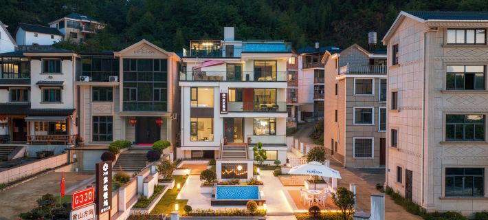 Floral Hotel · Hongkeng Slow Retreat | Forest Stream Mountain Healing Villa (Oedo Hot Spring Branch) Hotels in Jiande