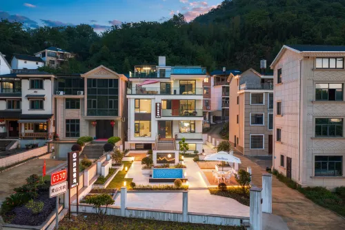 Floral Hotel · Hongkeng Slow Retreat | Forest Stream Mountain Healing Villa (Oedo Hot Spring Branch)