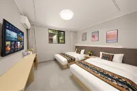 Theone Hotel（Wansui Mountain Wuxia City Store）