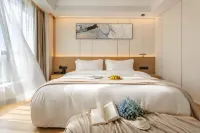 Kaixin Light Luxury Hotel (Dali High-Speed Railway Station Xingsheng Bridge)