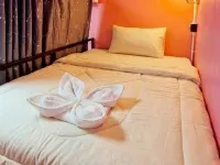 Discozoo BAR and HOSTEL Các khách sạn gần Bãi biển Haad Rin