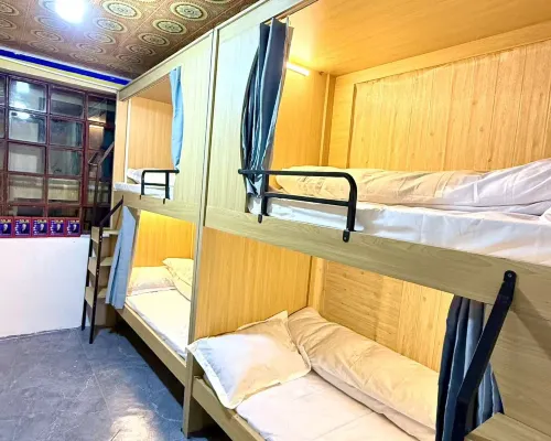 Jianshan inn โรงแรมในผู่หลาน