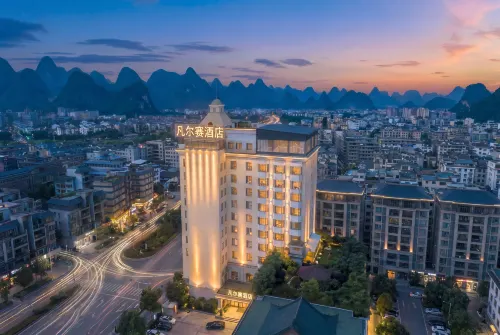 Versailles Hotel (Guilin Two Rivers and Four Lakes Railway Station Branch) - 4 estrellas