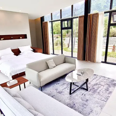 Yunzang Riverside Wild Luxury Resort