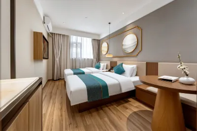 Home Inn · Yunshang Siji Shangpin Hotel (Kunming Daguan Park Yunda Hospital Branch) Сишань: отели