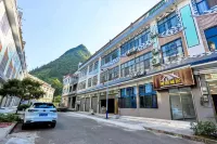 Wanzhaofeng Homestay - Airport Shuttle