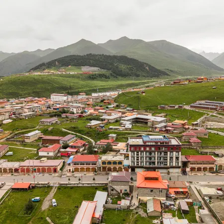 Floral Hotel · Lingjiu Mountain Hotel (Dege Manigango Town)