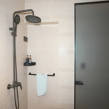Lanyun Yixian Holiday Spa Hotel (Jinzhou Yixian Station Branch)