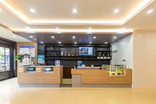HuaTing Hotel (Poyang Wetland Park)