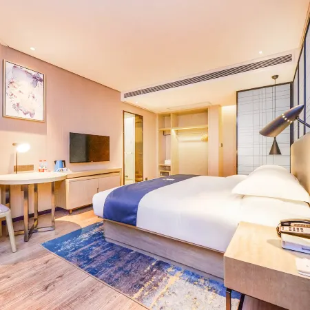 Echarm Hotel (Xingyi DCF Jushan Square)