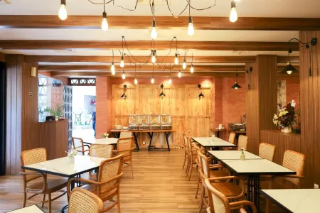 All Nite & Day Kebon Jeruk Отели рядом с достопримечательностью «Музей текстиля»