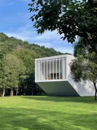 Peninsula Tree House Отели в г. Леань