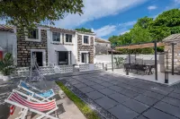 Weizhou Island Fanjian·Froom Courtyard Homestay (Shell Beach Branch) - บังกะโล