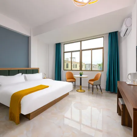Yihang Holiday Hotel