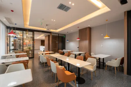 Qingmu Platinum Hotel Отели рядом с достопримечательностью «Jiuliantang Park»