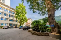 Jinlong Hotel - parkir