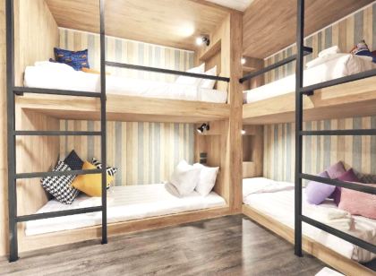 Capital O 75422 Million Pillows